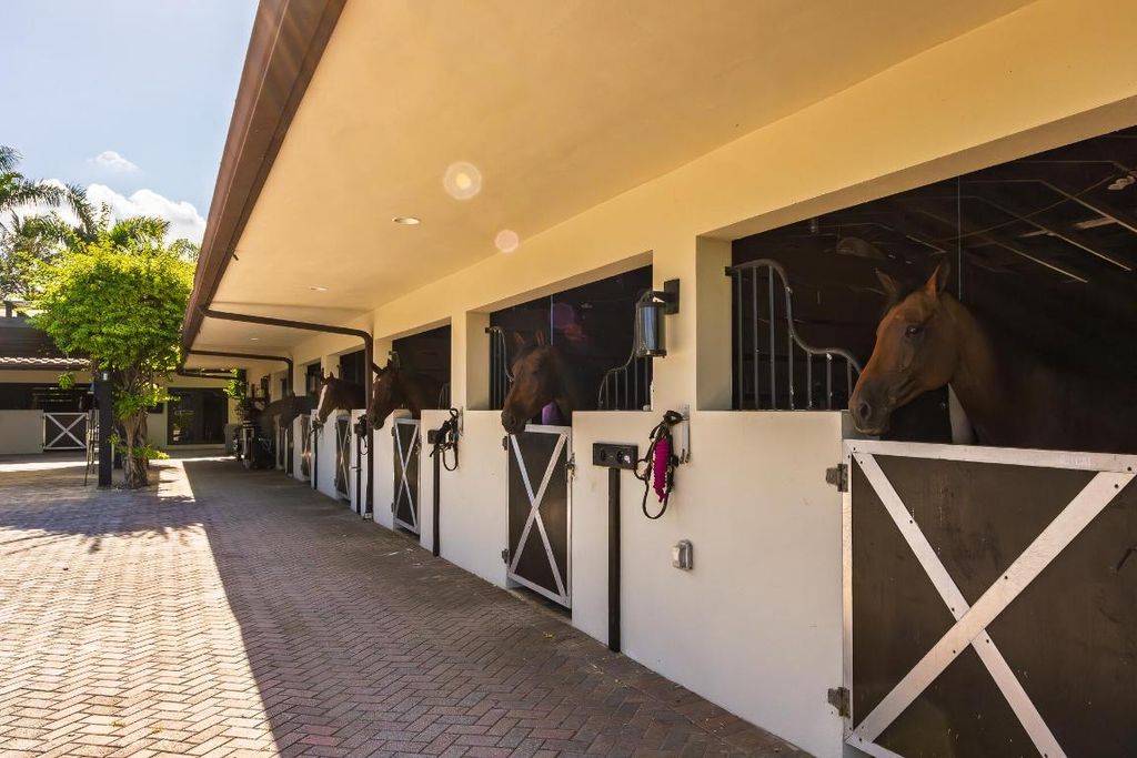 Image 55 of property listing at 5420 Las Palmas Avenue, Wellington, FL 33449