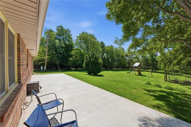 24103 E 323rd Street, Harrisonville, MO 64701