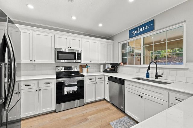 609 Ambassador Street, Denison, TX 75020