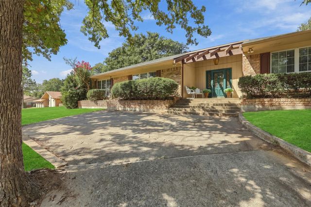 609 Ambassador Street, Denison, TX 75020