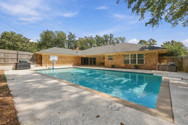 609 Ambassador Street, Denison, TX 75020