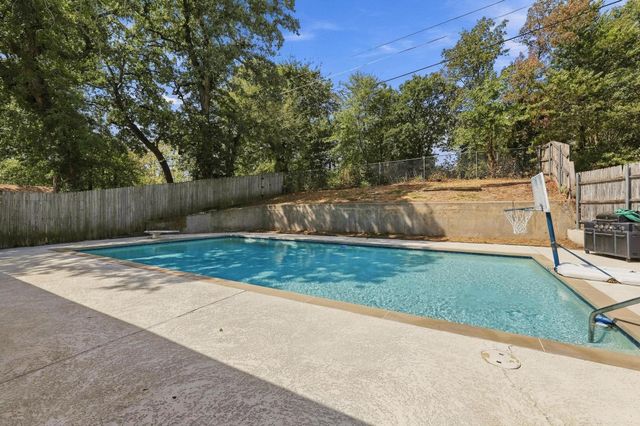 609 Ambassador Street, Denison, TX 75020