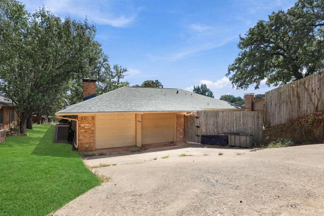 609 Ambassador Street, Denison, TX 75020