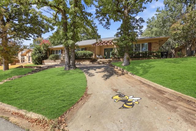 609 Ambassador Street, Denison, TX 75020