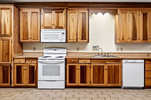 6211 Rocky Point Rd, Cookeville, TN 38506