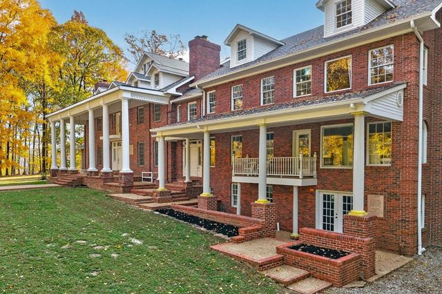 6211 Rocky Point Rd, Cookeville, TN 38506