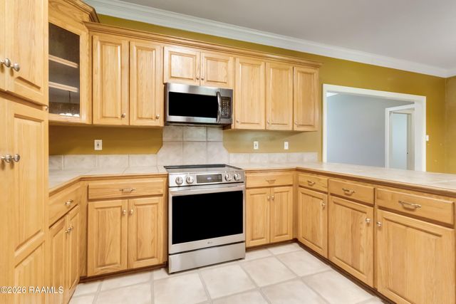 201 Treat Drive, Broussard, LA 70518