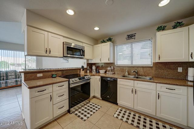 517 S MARINA Drive, Gilbert, AZ 85233