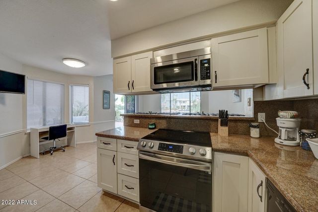 517 S MARINA Drive, Gilbert, AZ 85233