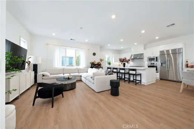 107 Sawbuck, Irvine, CA 92618