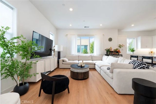 107 Sawbuck, Irvine, CA 92618