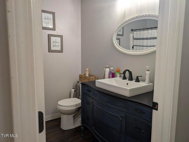 128 Ashley Drive, Mount Carmel, TN 37645