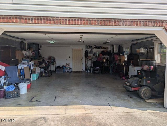 128 Ashley Drive, Mount Carmel, TN 37645