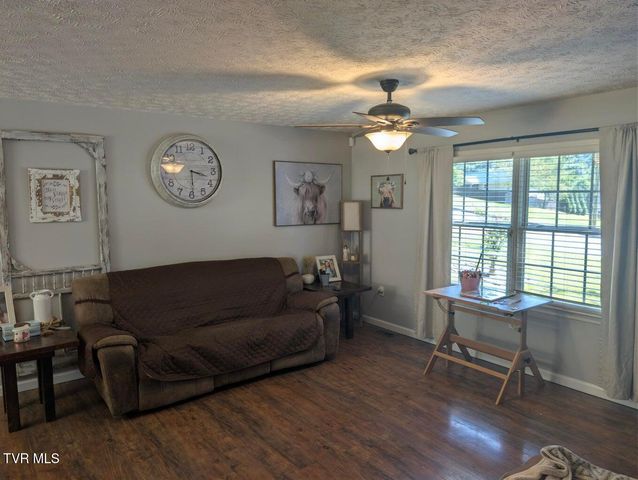 128 Ashley Drive, Mount Carmel, TN 37645