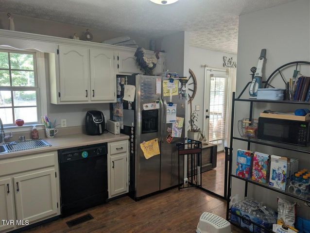 128 Ashley Drive, Mount Carmel, TN 37645