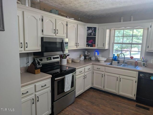 128 Ashley Drive, Mount Carmel, TN 37645