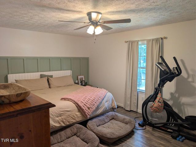 128 Ashley Drive, Mount Carmel, TN 37645