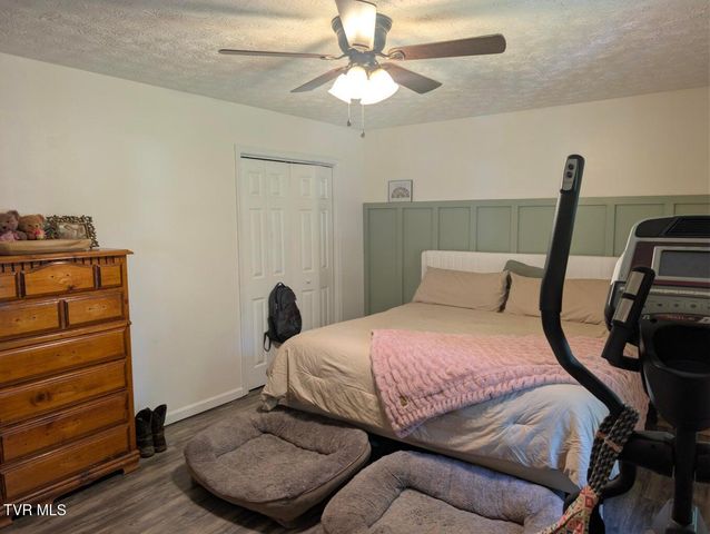 128 Ashley Drive, Mount Carmel, TN 37645