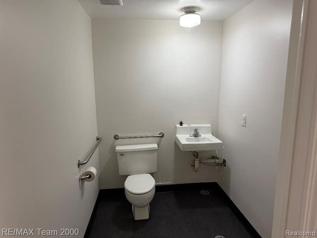 13625 Northline Road, Southgate, MI 48195