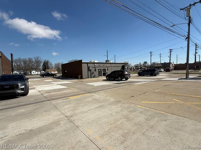 13625 Northline Road, Southgate, MI 48195