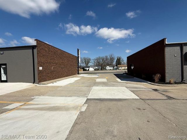 13625 Northline Road, Southgate, MI 48195