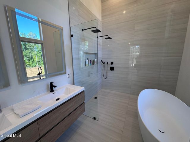 18 S Eagle Ridge, Bolton, NY 12824