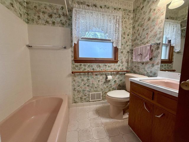 1518 Scott ROAD, Port Washington, WI 53074