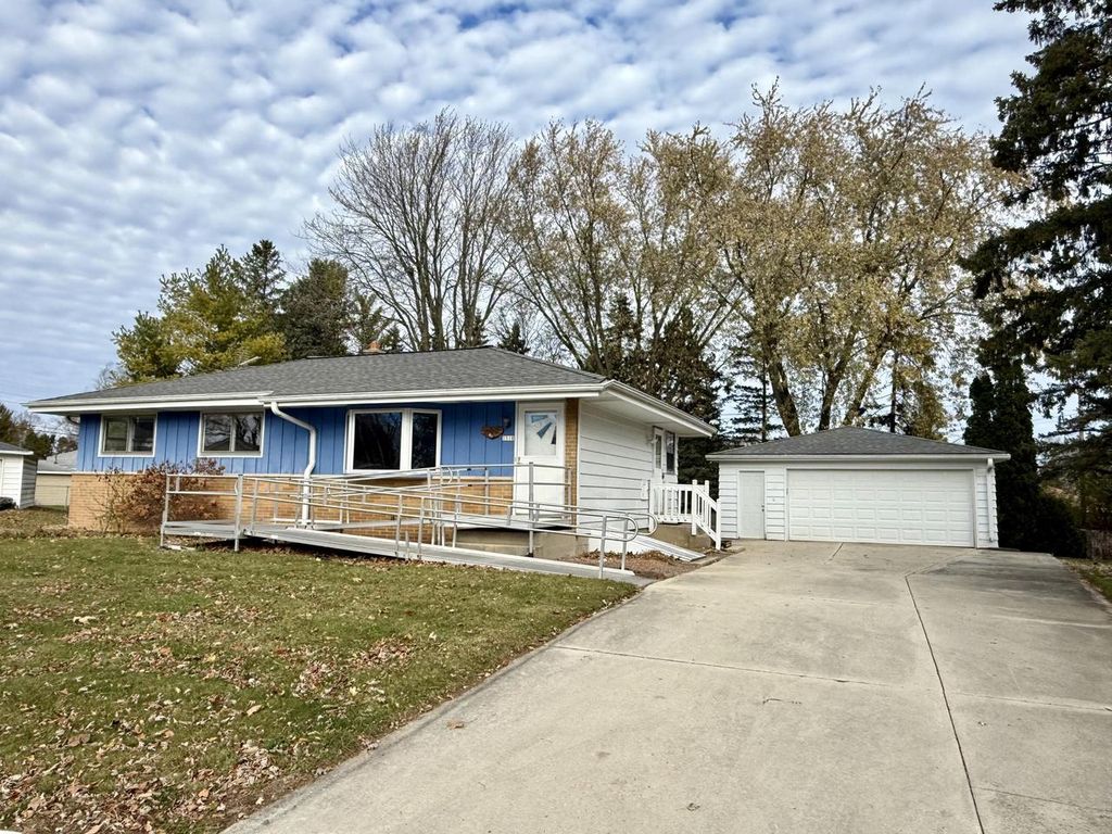 1518 Scott ROAD, Port Washington, WI 53074