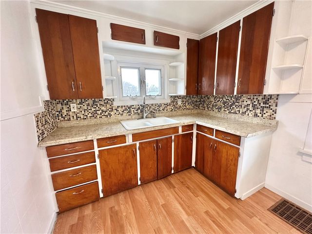 409 S Summit St, Derry Boro, PA 15627