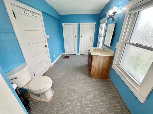 409 S Summit St, Derry Boro, PA 15627