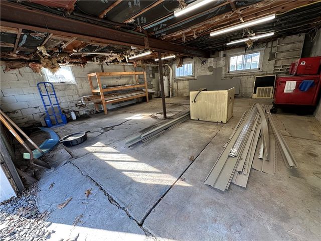 409 S Summit St, Derry Boro, PA 15627