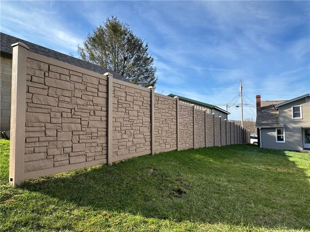 409 S Summit St, Derry Boro, PA 15627