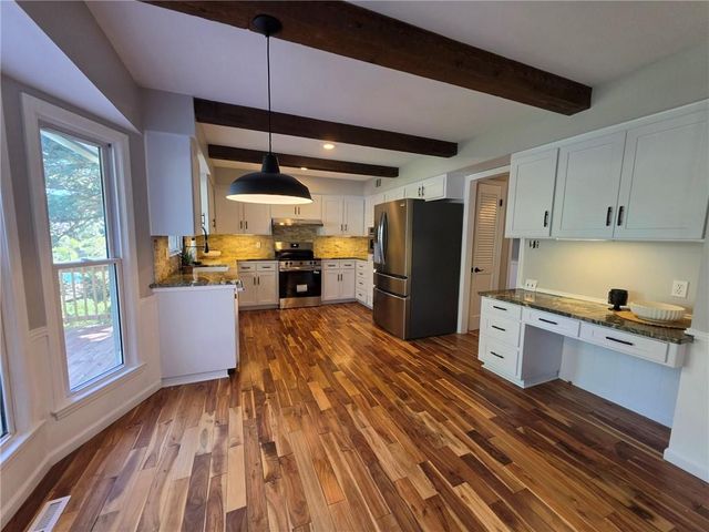 9600 W 105TH Terrace, Overland Park, KS 66212