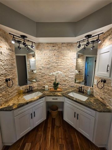 9600 W 105TH Terrace, Overland Park, KS 66212