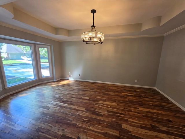 9600 W 105TH Terrace, Overland Park, KS 66212