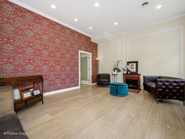 3248 N SHEFFIELD Avenue 1, Chicago, IL 60657