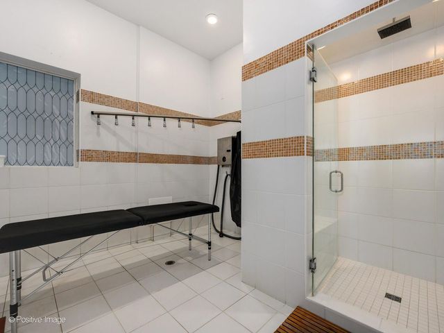 3248 N SHEFFIELD Avenue 1, Chicago, IL 60657