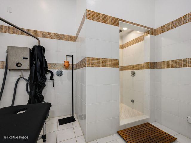 3248 N SHEFFIELD Avenue 1, Chicago, IL 60657