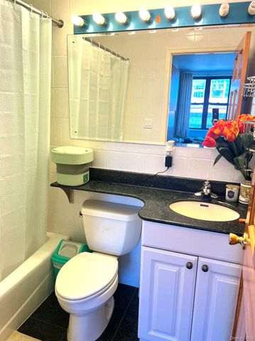 142-18 38 Avenue 3G, Flushing, NY 11354