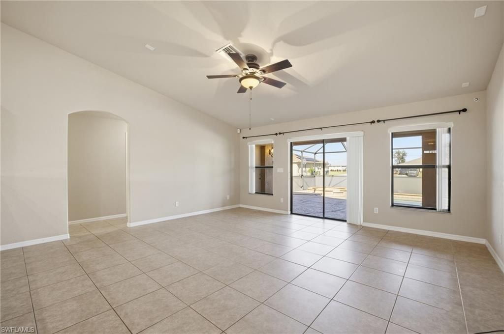 Image 10 of property listing at 2809 NW 2nd ST, Cape Coral, FL 33993