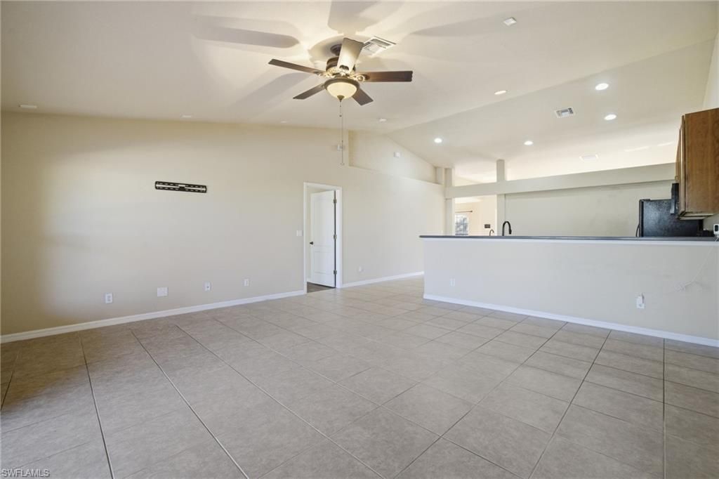 Image 11 of property listing at 2809 NW 2nd ST, Cape Coral, FL 33993