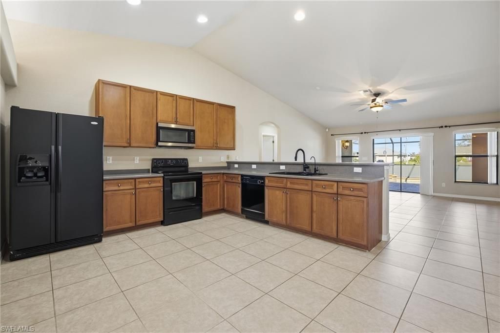 Image 13 of property listing at 2809 NW 2nd ST, Cape Coral, FL 33993