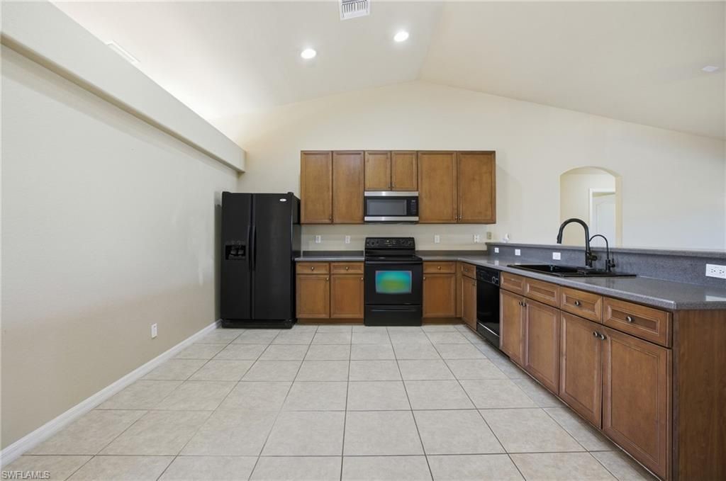 Image 14 of property listing at 2809 NW 2nd ST, Cape Coral, FL 33993