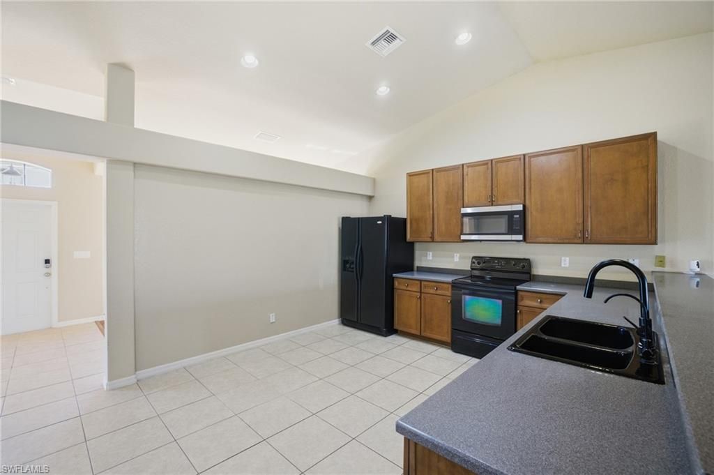 Image 15 of property listing at 2809 NW 2nd ST, Cape Coral, FL 33993