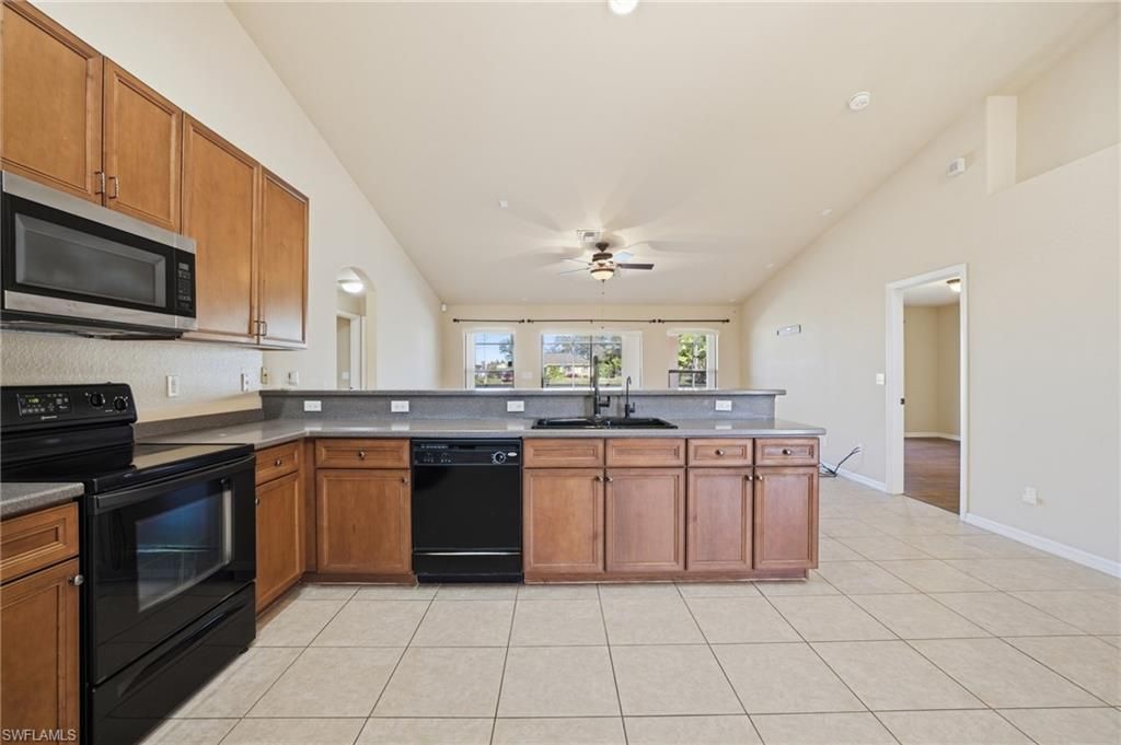 Image 16 of property listing at 2809 NW 2nd ST, Cape Coral, FL 33993