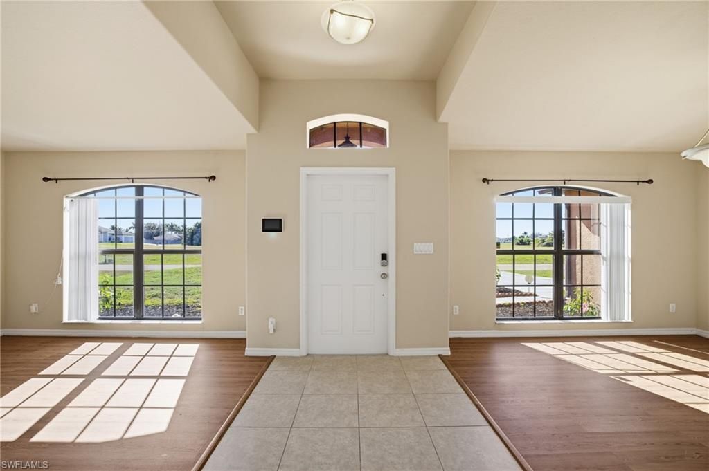 Image 2 of property listing at 2809 NW 2nd ST, Cape Coral, FL 33993