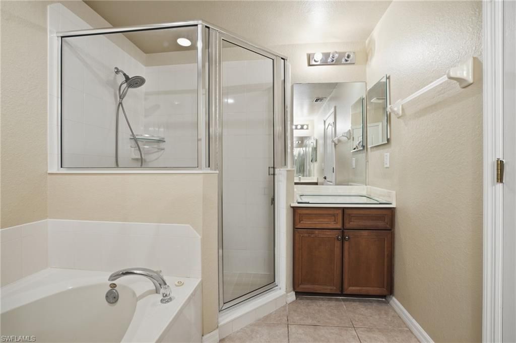 Image 20 of property listing at 2809 NW 2nd ST, Cape Coral, FL 33993