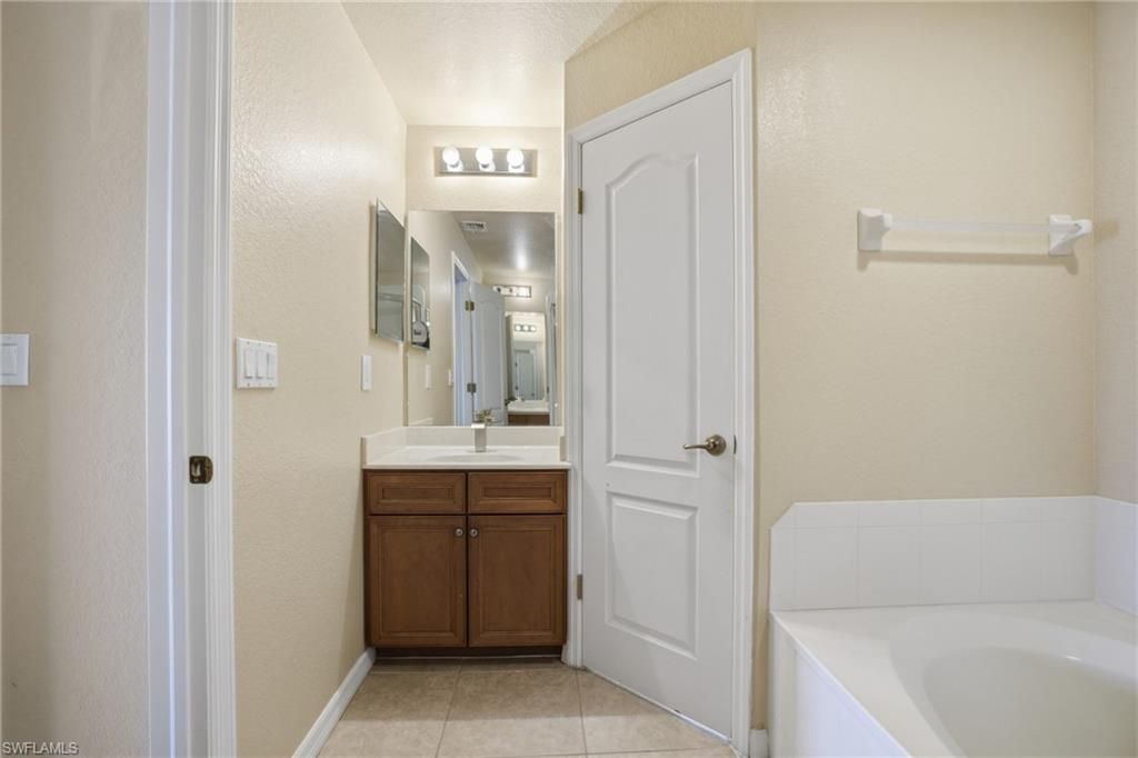 Image 21 of property listing at 2809 NW 2nd ST, Cape Coral, FL 33993