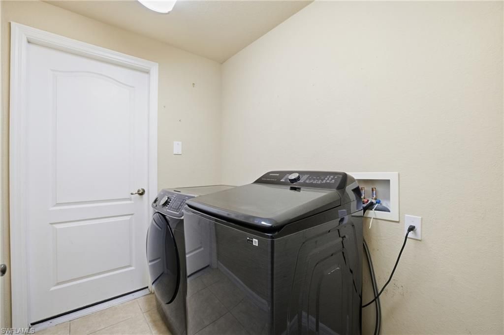 Image 30 of property listing at 2809 NW 2nd ST, Cape Coral, FL 33993