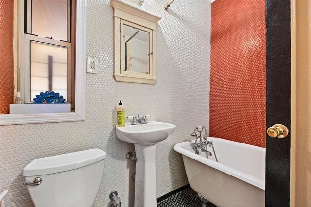 3441 85th St Apt 1H, New York City, NY 11372